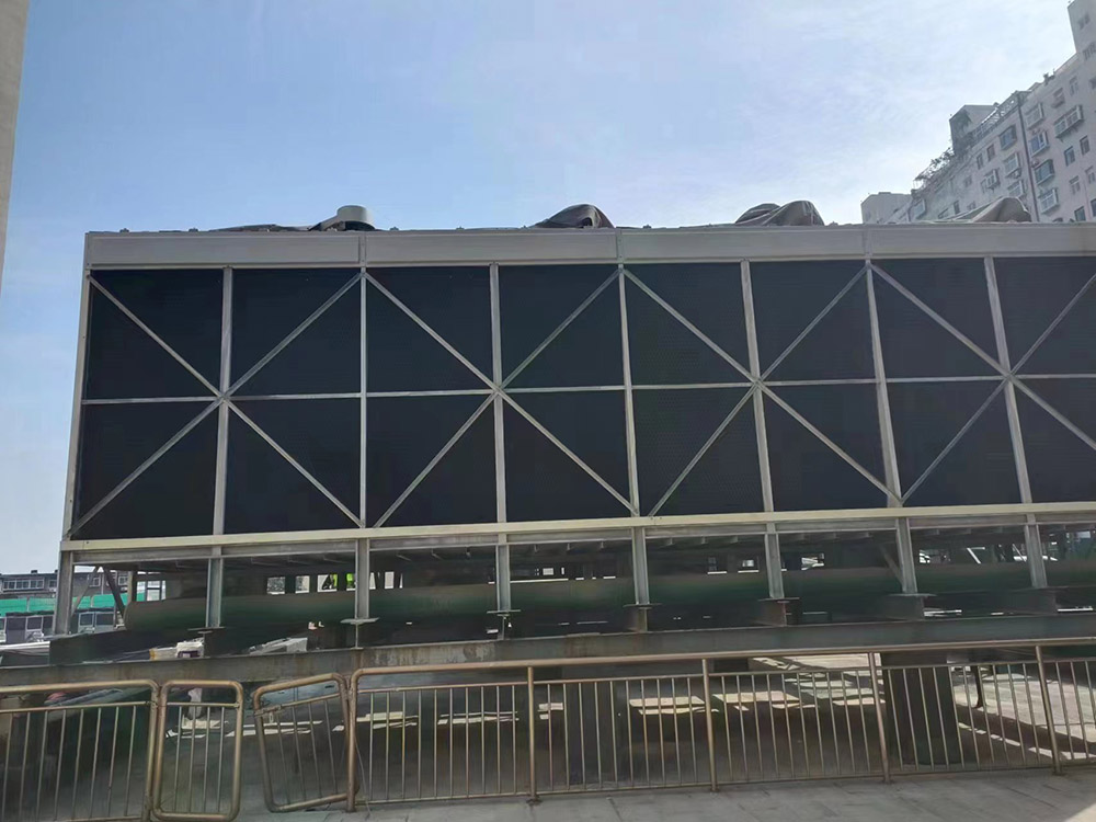 Remplacement de l'ancien garnissage de la tour