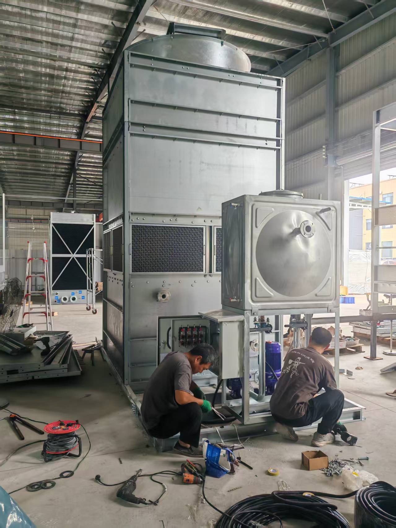 م إطلاق برج SM-BN المغلق ذي التيار المعاكس.