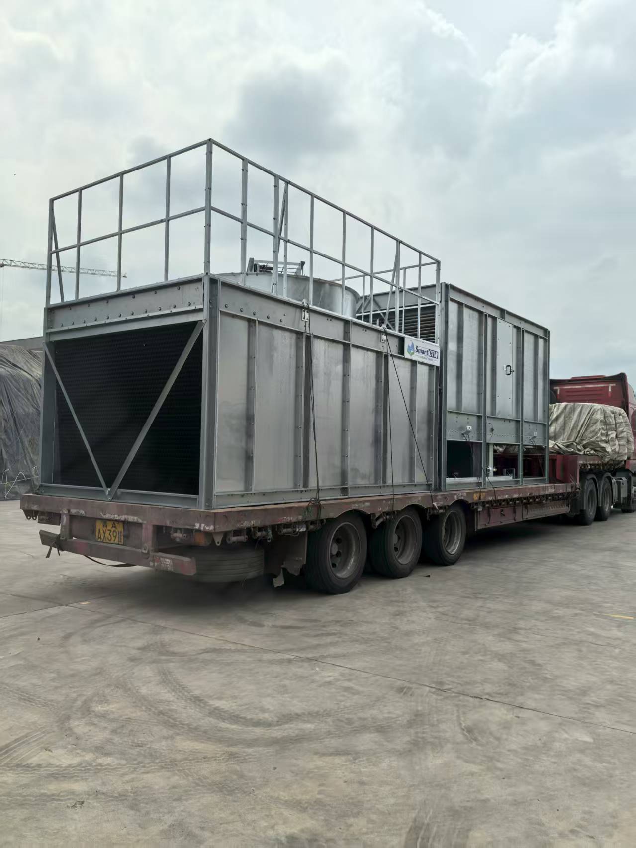 SmartCTW successfully delivered a cross-flow closed cooling tower to a well-known pharmaceutical company in Zhucheng, Shandong.